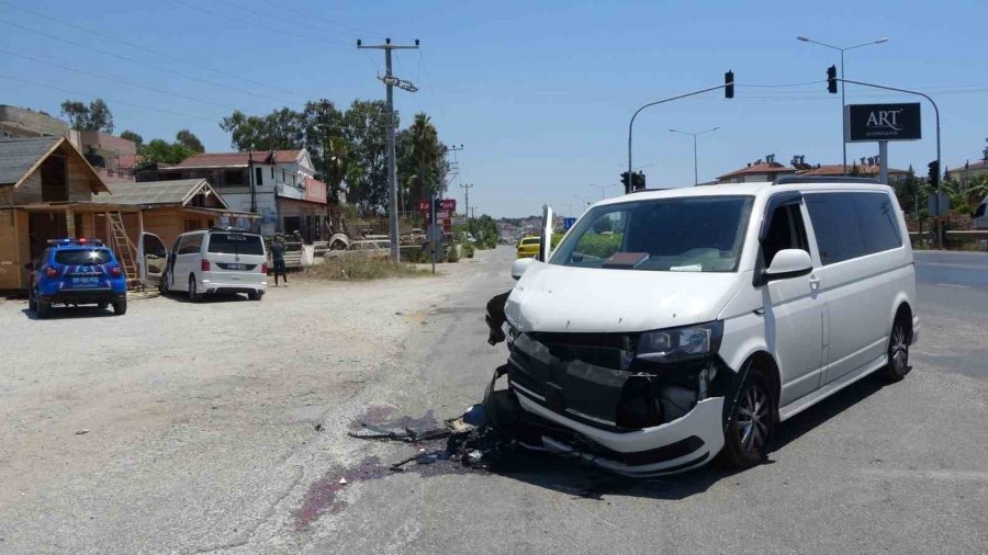 Marangoz Ustası Kaza Yapan Aracın Altında Kalmaktan Son Anda Kurtuldu