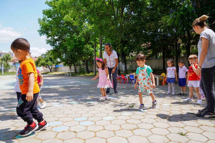 Oyunlarla Hem Öğreniyor, Hem Keşfetmenin Keyfini Yaşıyor Hem De Arkadaşlarıyla Sosyalleşiyorlar