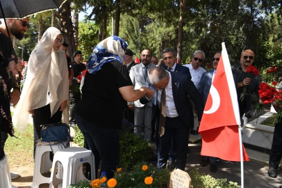 15 Temmuz’un 7. Yıl Dönümünde Şehitler Antalya’da Da Mezarı Başında Anıldı