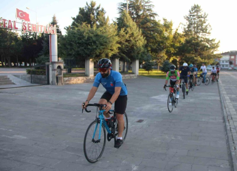 Şehit Halisdemir’in Kabrine Ulaşmak İçin 220 Kilometre Pedal Çevirecekler