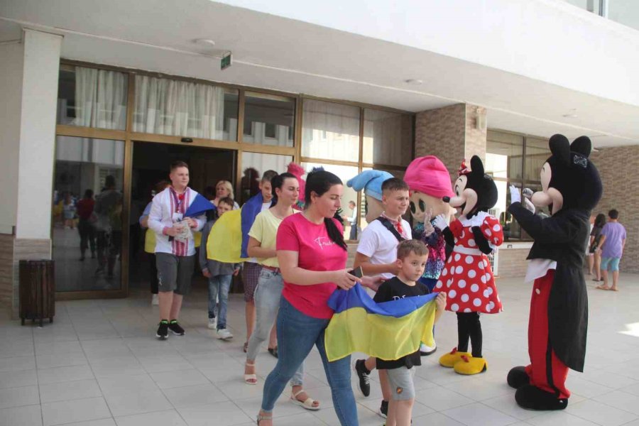 Ukraynalı 40 Yetim Çocuk Savaşın Yaralarını Antalya’da Saracak