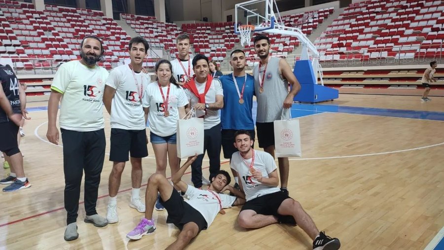 15 Temmuz Demokrasi Ve Milli Birlik Günü Anısına Voleybol Turnuvası