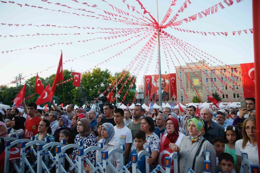 Eskişehir’de 15 Temmuz Anma Programı Yüzlerce Vatandaşın Katılımıyla Gerçekleştirildi