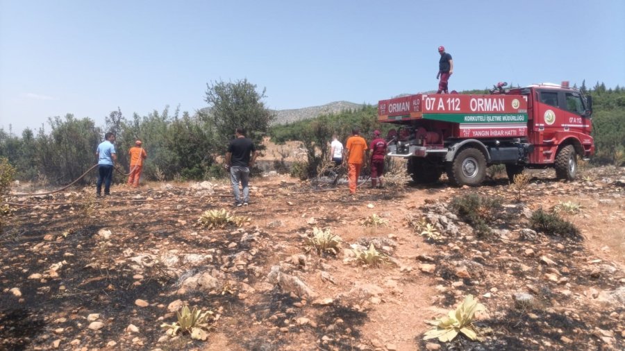 Antalya’da Çalılık Alanda Yangın