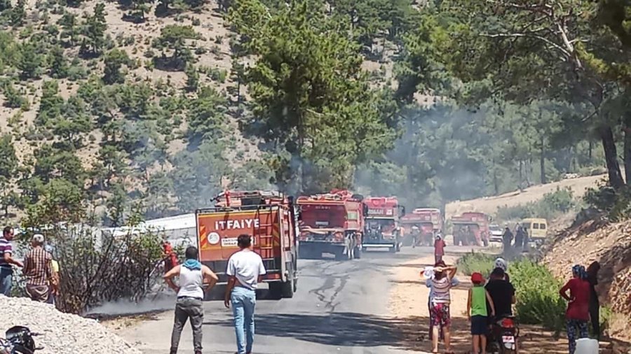 Mersin Bozyazı’da Orman Yangını Büyümeden Söndürüldü