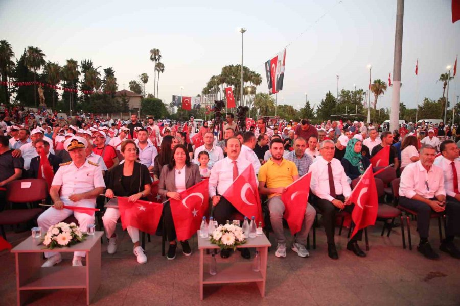 Mersinliler, 15 Temmuz’un Yıl Dönümünde Meydanlara Akın Etti