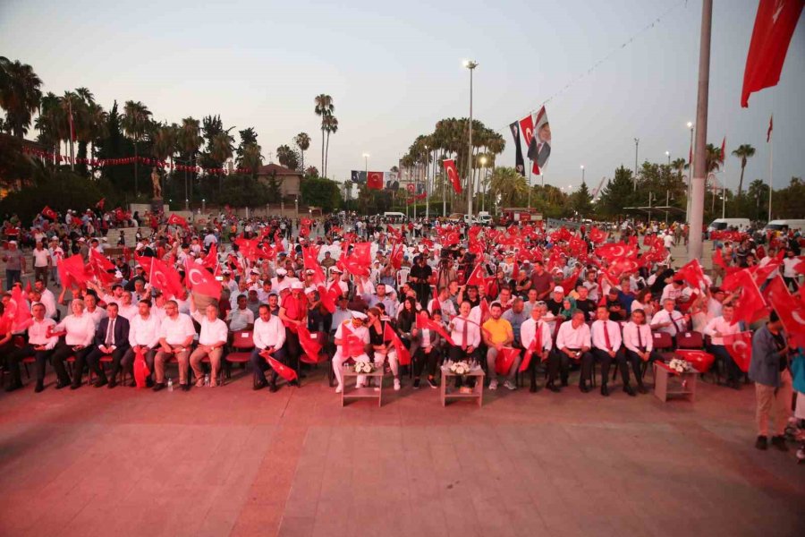 Mersinliler, 15 Temmuz’un Yıl Dönümünde Meydanlara Akın Etti