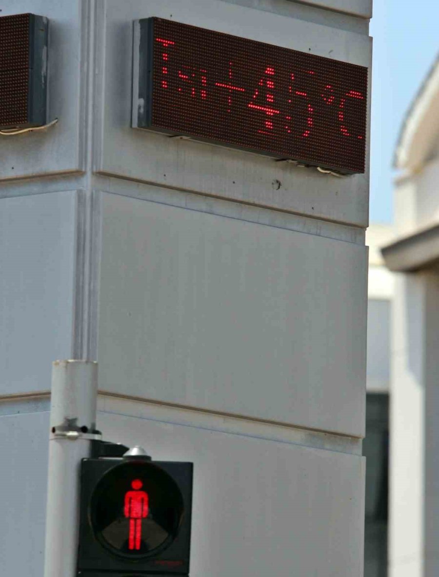 Termometreler 45 Dereceyi Gösterdi, Yağmurdan Kaçar Gibi El Nino’dan Kaçtılar