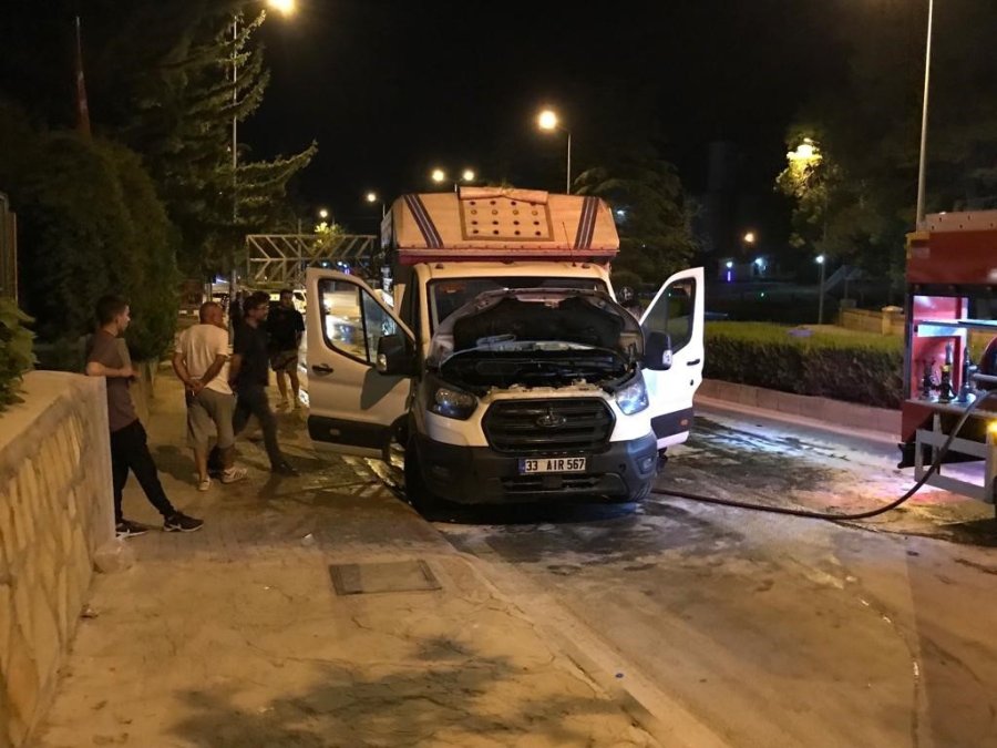 Konya’da Koyun Yüklü Kamyonette Yangın Çıktı