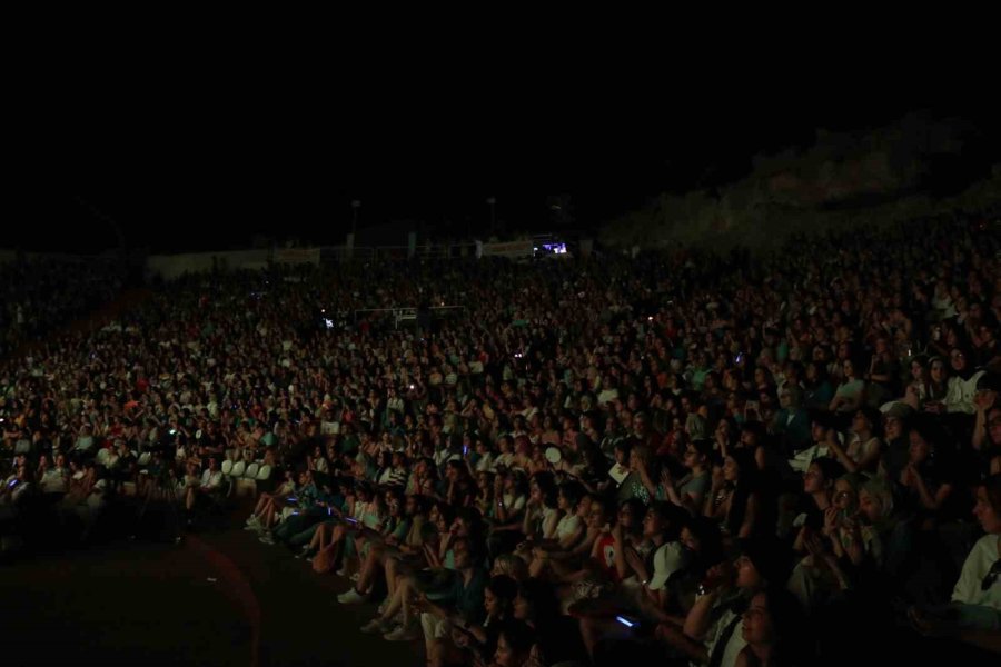 Koreli Sanatçılar Antalya’da Depremzedeler İçin Sahne Aldı