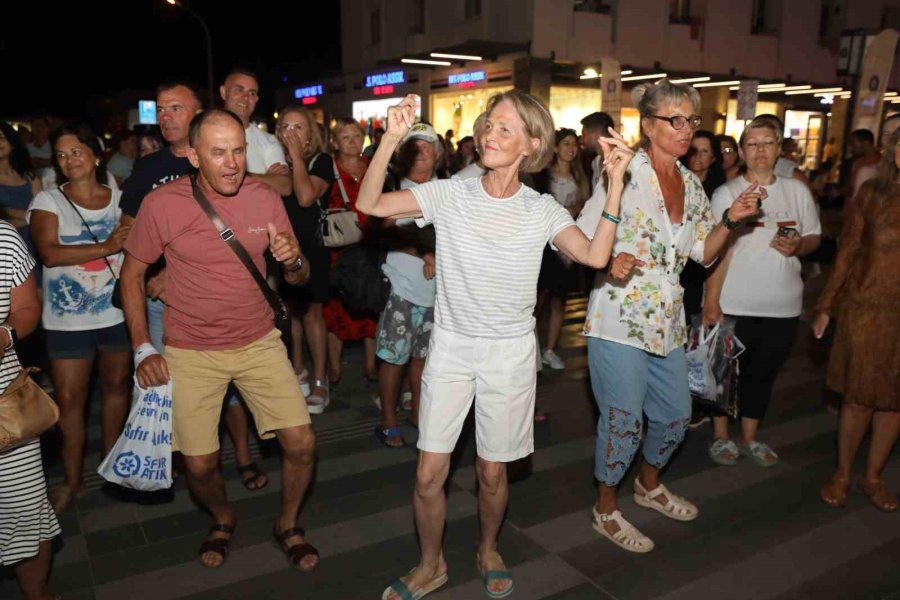 Antalya Büyükşehir Belediyesi’nin Yaz Etkinlikleri Sürüyor