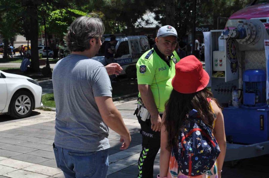 Emniyet Kemeri Takmanın Önemi Uygulamalı Olarak Anlatıldı