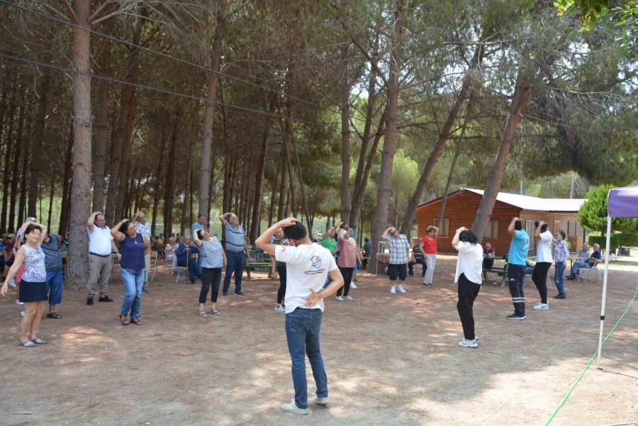 Mersin’deki Emekliler Tarsus Gençlik Kampı’nda Buluştu