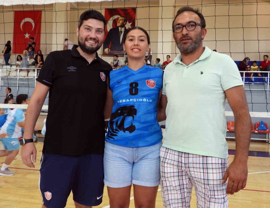 Kepez’in Genç Voleybolcusu İzmir’e Transfer Oldu