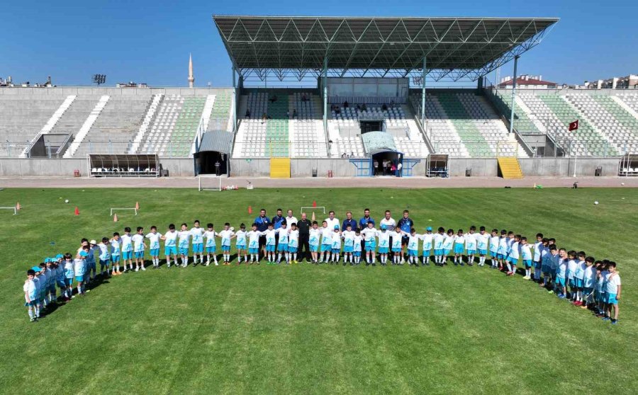 Başkan Pekyatırmacı’dan Yaz Spor Okullarına Öğrencileri İle Buluştu