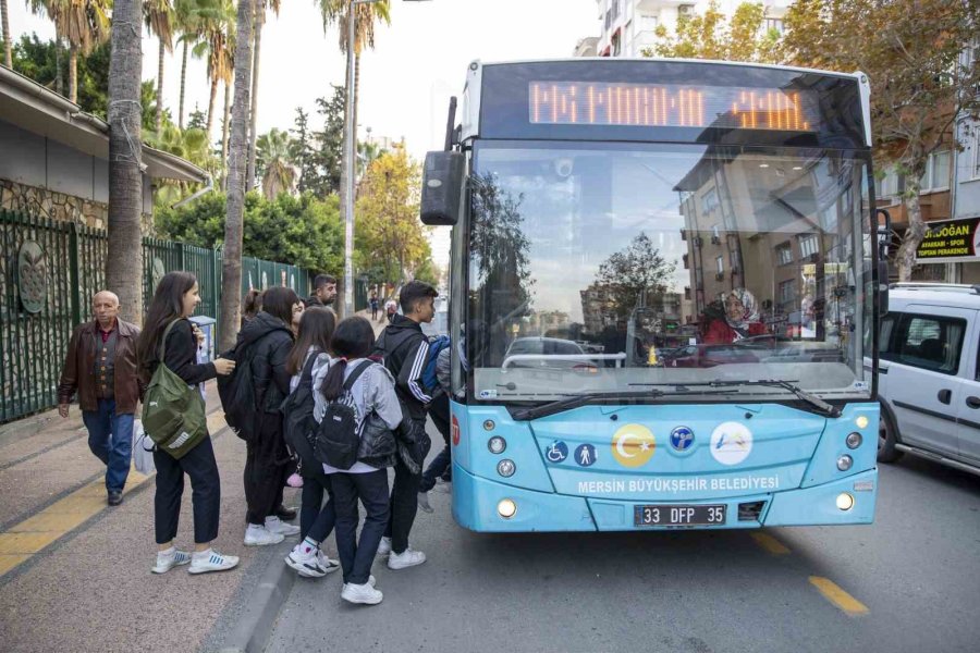 Mersin’de Belediye Otobüsleri Öğrenciler İçin 1 Liradan Devam Ediyor