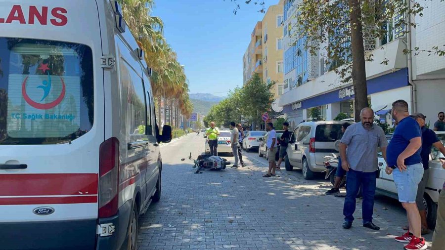 Devrilen Motosikletten Düşüp Kafasını Beton Zemine Çarptı