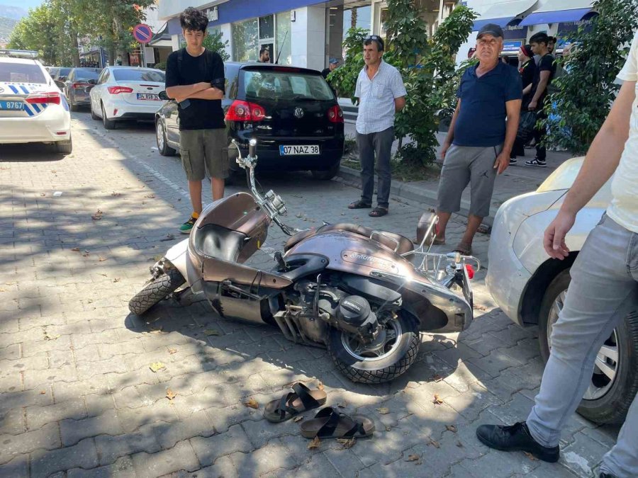 Devrilen Motosikletten Düşüp Kafasını Beton Zemine Çarptı