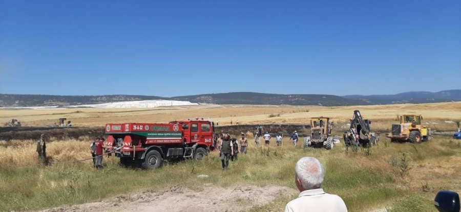 Jeneratörden Sıçrayan Alevler Arpa Tarlasını Sardı