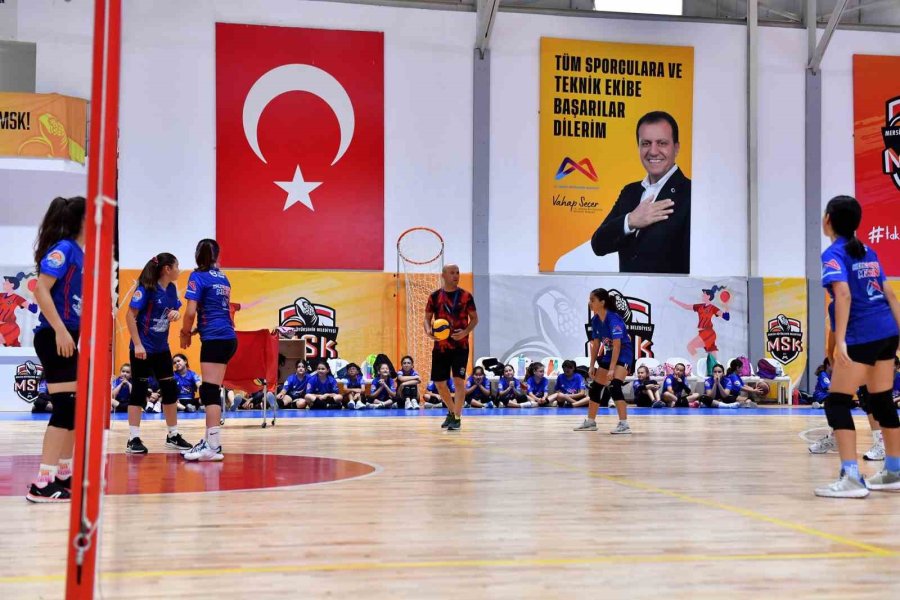 Mersin’de Voleybol Kursu Yaz Döneminde De Devam Ediyor