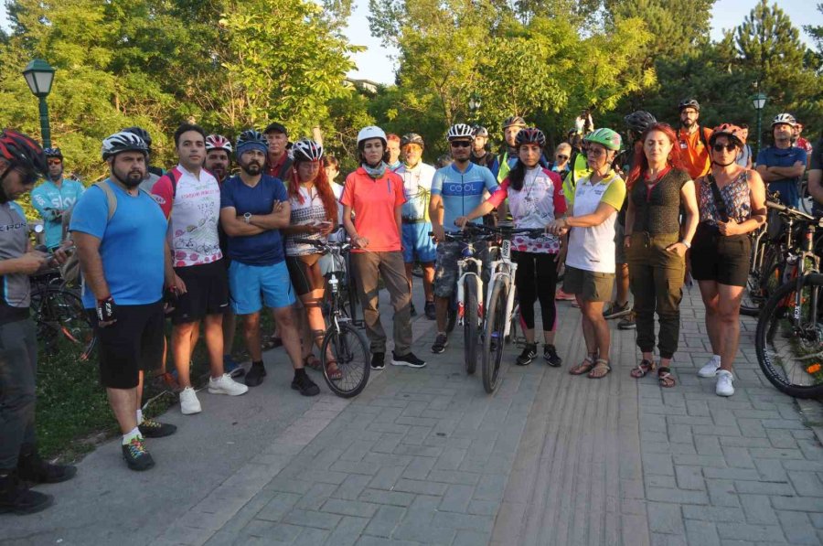 Otomobilin Çarpması Sonucu Hayatını Kaybeden Bisikletli İçin Eskişehir’de Eylem Yapıldı