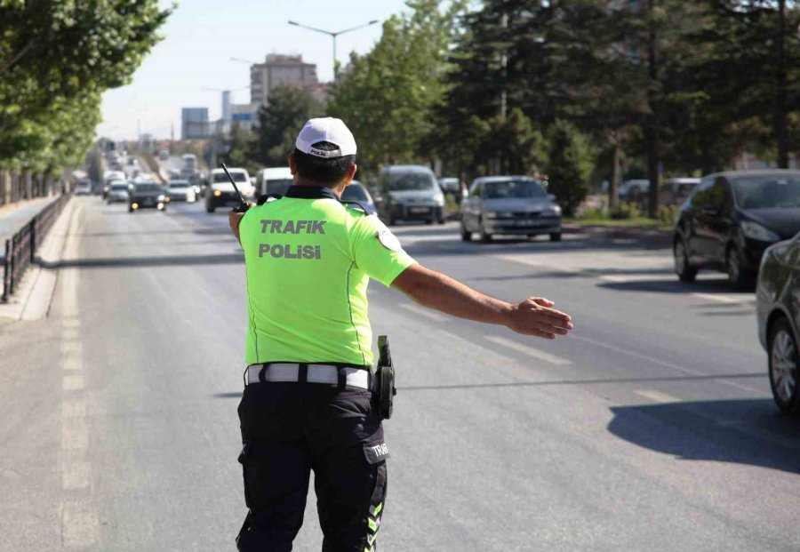 Polis, Müşteri Kılığına Girip İhlalleri Tek Tek Tespit Etti