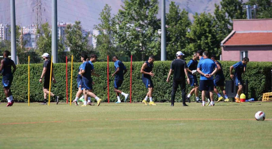 Kayserispor Teknik Direktörü Çağdaş Atan’dan Ayrılık Sinyali