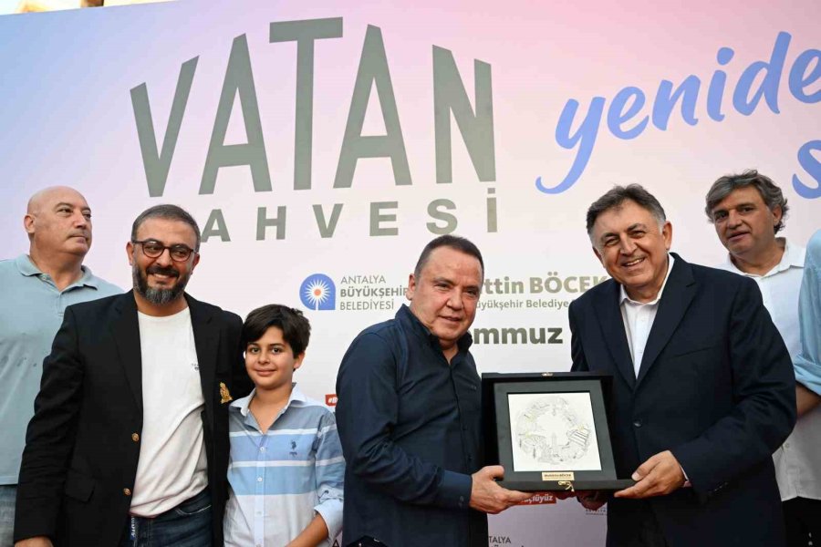 Tarihi Vatan Kahvesi Yeniden Açıldı