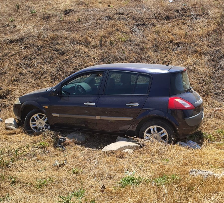 Virajı Alamayan Sürücü Kaldırımda Yürüyen Kadına Çarptı