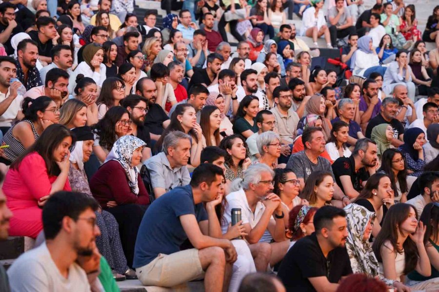 Mersin Şehir Tiyatrosu, Uşaklı Sanatseverlerle Buluştu