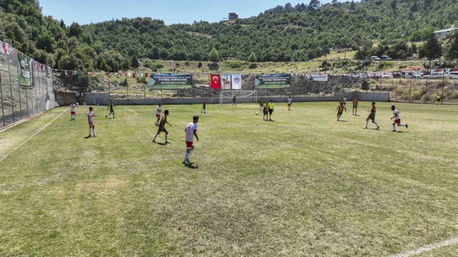 Mersin’de Geleneksek Fındıkpınarı Futbol Turnuvası Başladı