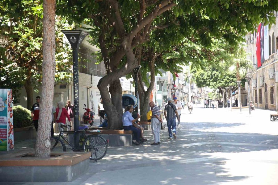 Sıcak Hava, Mersin’de Şehir Merkezini Boşalttı