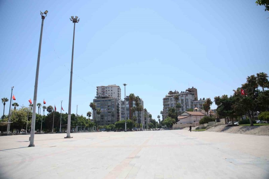 Sıcak Hava, Mersin’de Şehir Merkezini Boşalttı