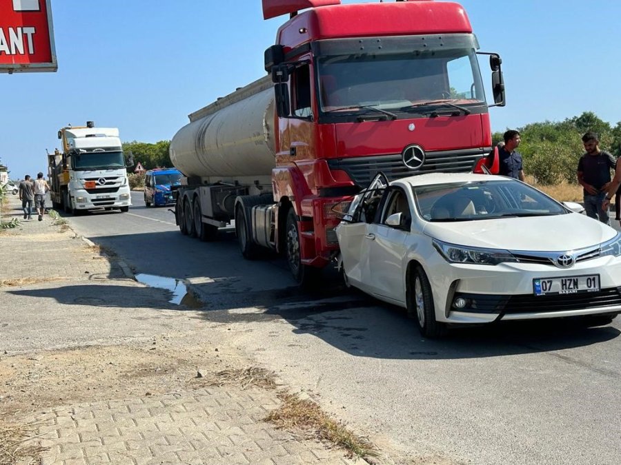 Tanker Otomobile Arkadan Çarptı: 2 Yaralı