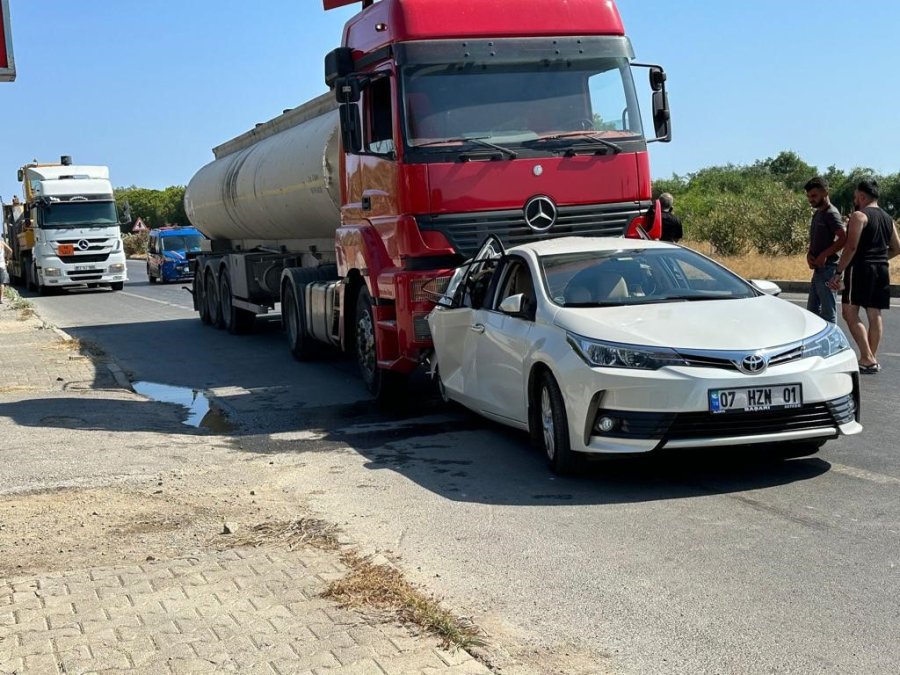 Tanker Otomobile Arkadan Çarptı: 2 Yaralı