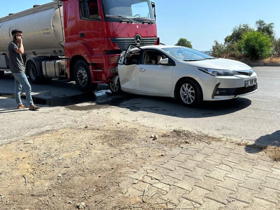 Tanker Otomobile Arkadan Çarptı: 2 Yaralı