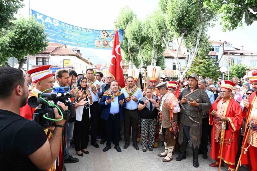 Kaş’ta Yayla Şenlikleri Coşkusu