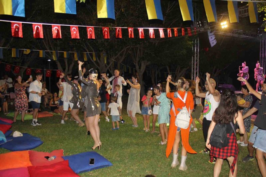 Antalya Düşünce Platformu’ndan Savaş Mağduru Çocuklara Muhteşem Gece