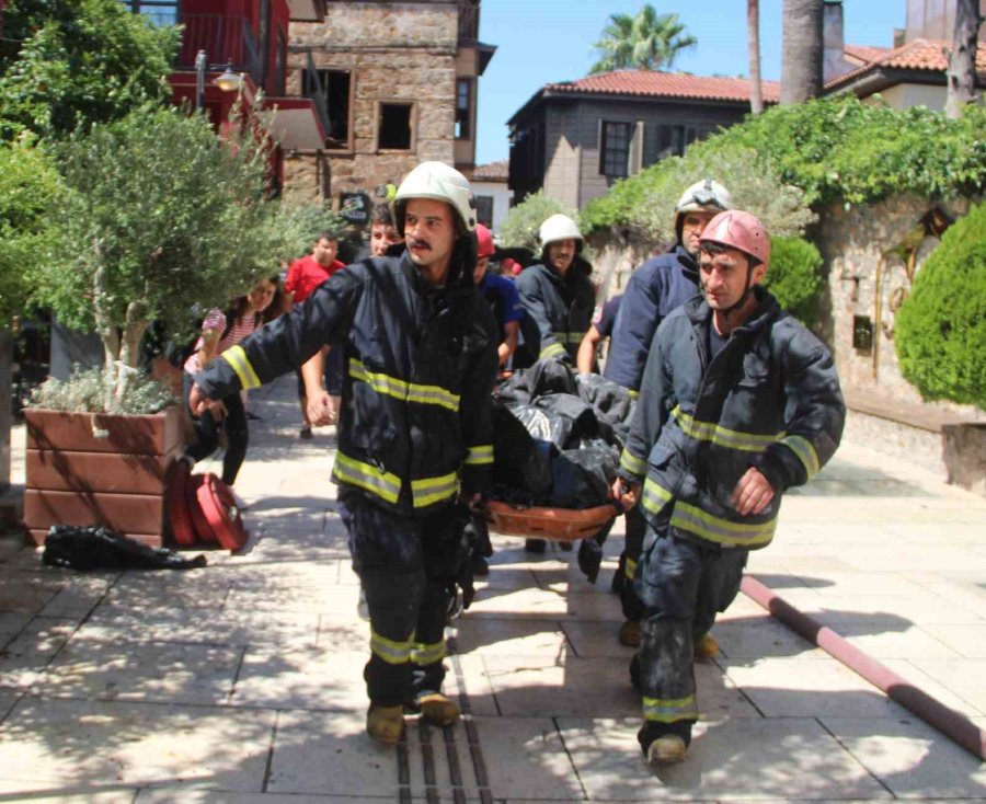 Antalya’da Otel Yangınında Lübnanlı 2 Turist Hayatını Kaybetti