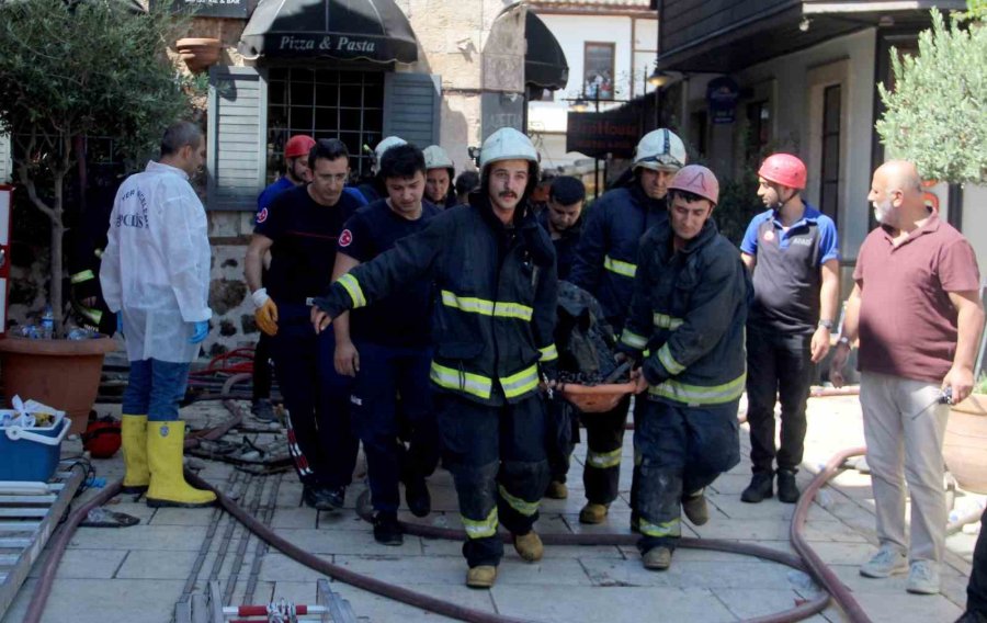 Antalya’da Otel Yangınında Lübnanlı 2 Turist Hayatını Kaybetti