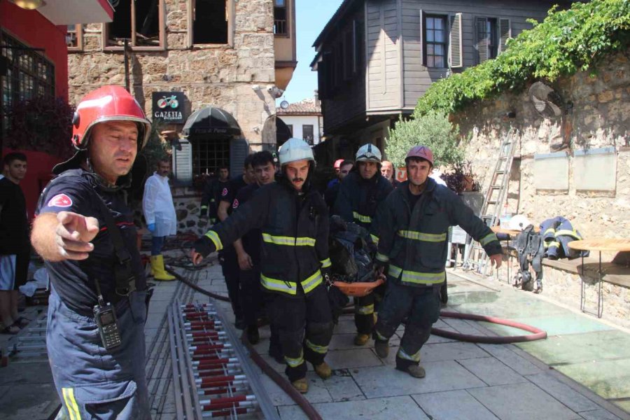 Antalya’da Otel Yangınında Lübnanlı 2 Turist Hayatını Kaybetti