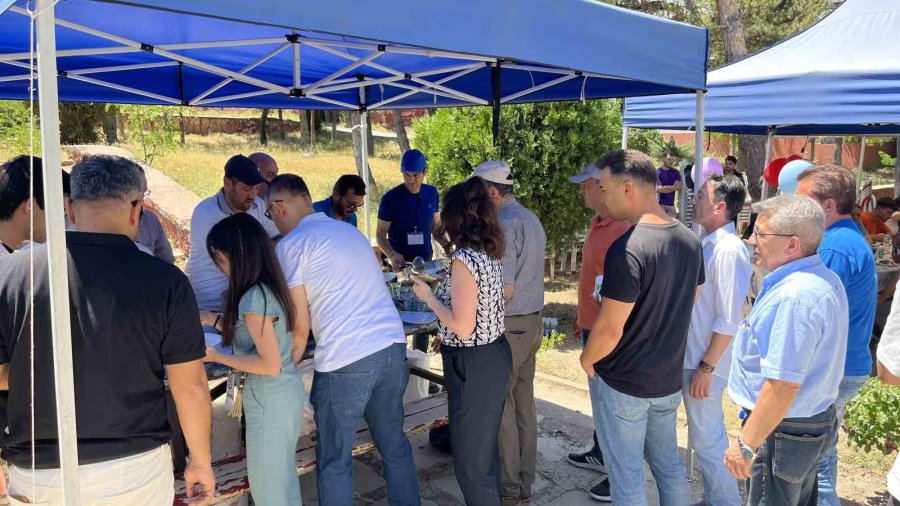 Yetiştirme Yurdu Arkadaşları Yıllar Sonda 14’üncü Pilav Günü’nde Bir Araya Geldi