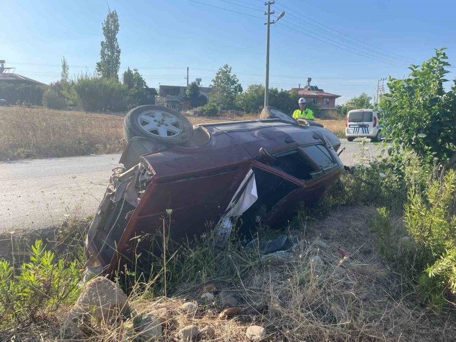 Kaza Yapan Sürücü Aracını Olay Yerinde Bırakıp Gitti