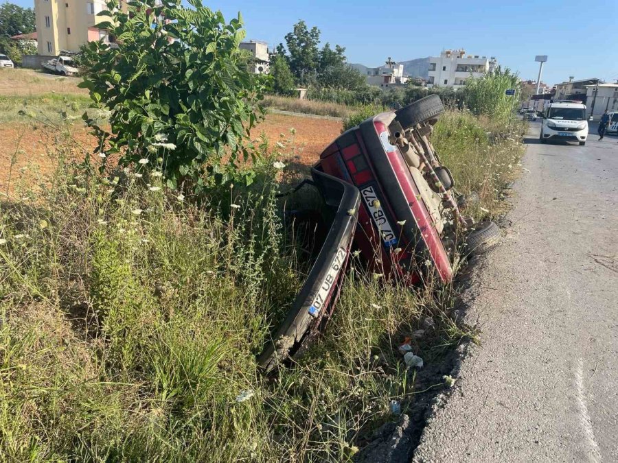 Kaza Yapan Sürücü Aracını Olay Yerinde Bırakıp Gitti