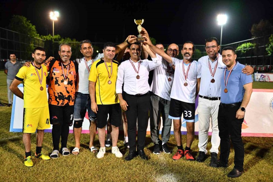 Mersin’de 40 Yaş Üstü Futbol Turnuvası Sona Erdi