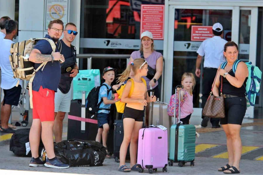 Antalya’da Tüm Zamanların Yolcu Rekoru Kırıldı