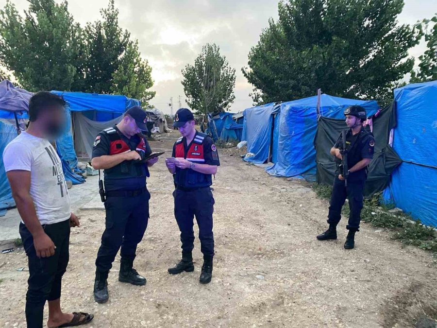 Mersin’de Ülkeye Kaçak Giriş Yapan 12 Göçmen Yakalandı