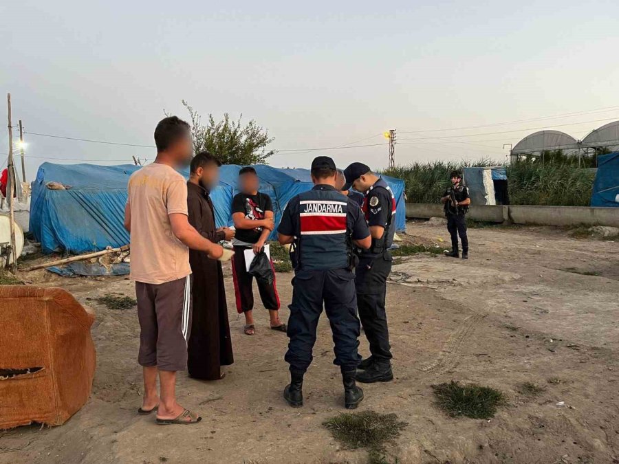 Mersin’de Ülkeye Kaçak Giriş Yapan 12 Göçmen Yakalandı