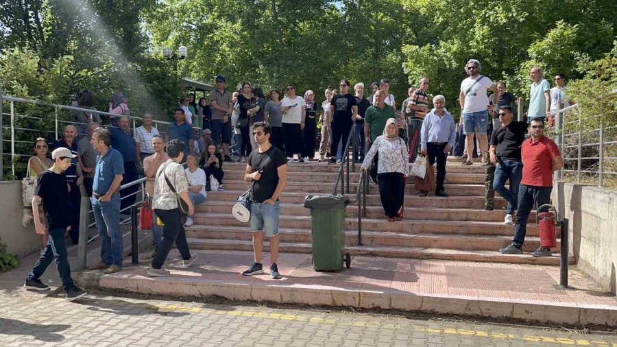 Geç Kalan Adaylar Koşarak Sınav Salonlarına Geldi