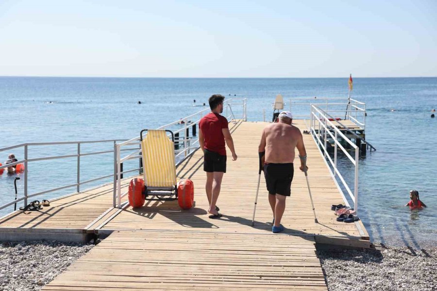 Konyaaltı Engelsiz Plajı Bu Yıl Da Engellilerin Gözdesi